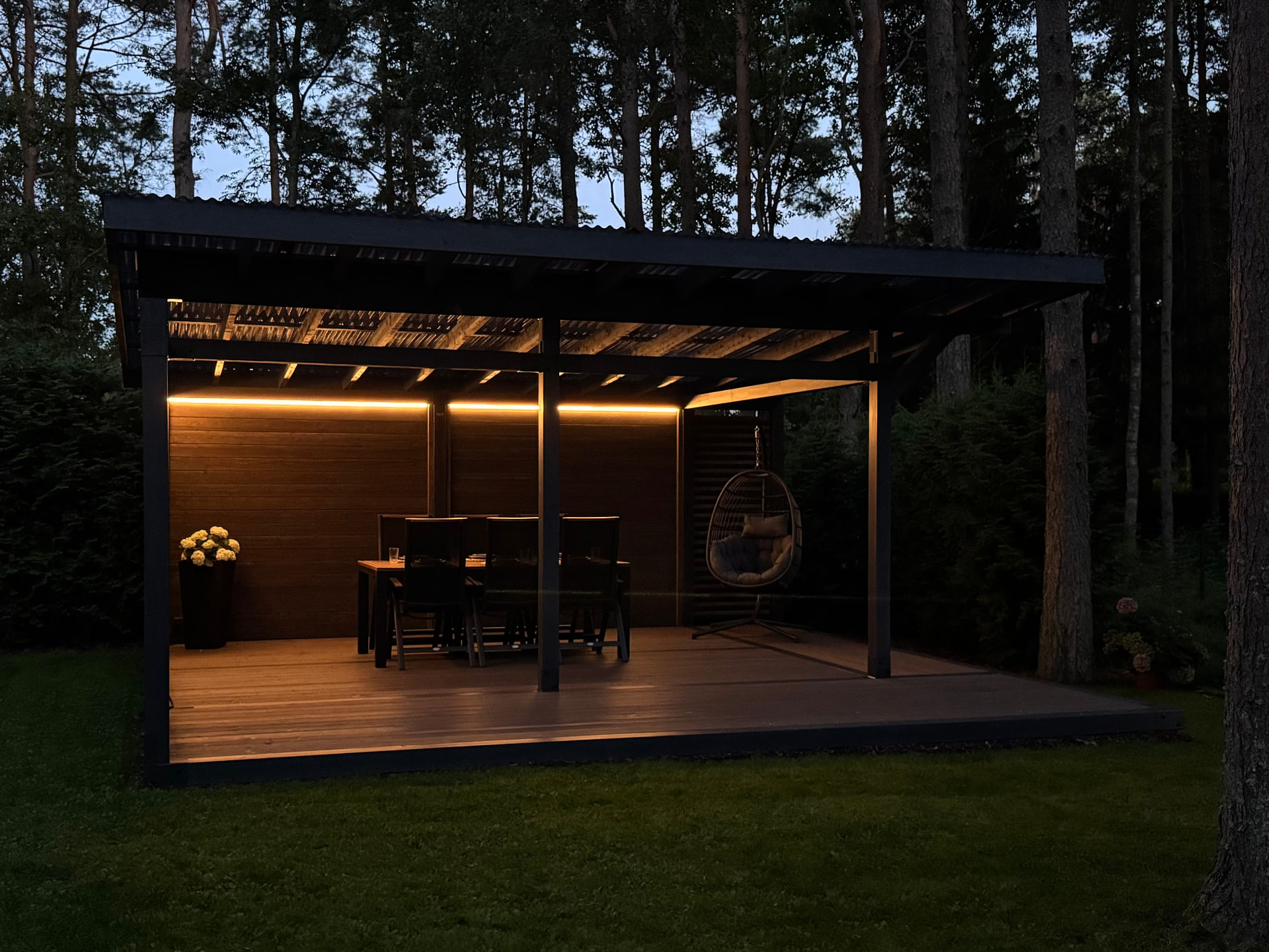 Forma with integrated LED lighting in an evening garden.